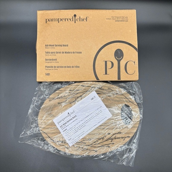 New Pampered Chef Ash Wood Serving Board 1481 Oval Laugh Share Celebrate Carved - Picture 2 of 4